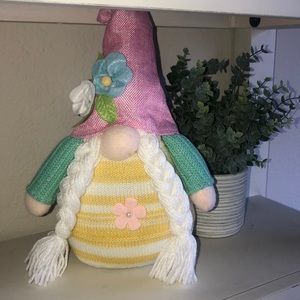 Spring farmhouse Easter gnome